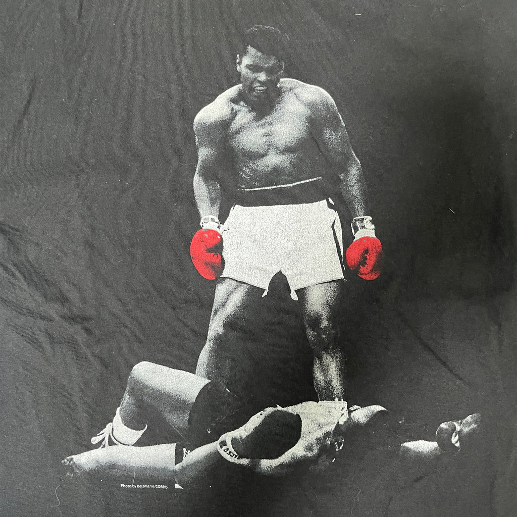 ◾️2023 Official Muhammad Ali vs Sonny Liston Knockout Red Gloves Graphic T-Shirt